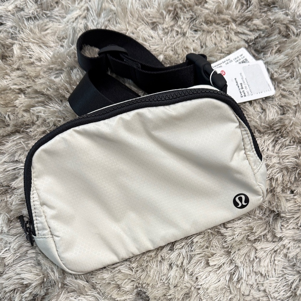 Lululemon Everywhere Belt Bag White Opal / Black